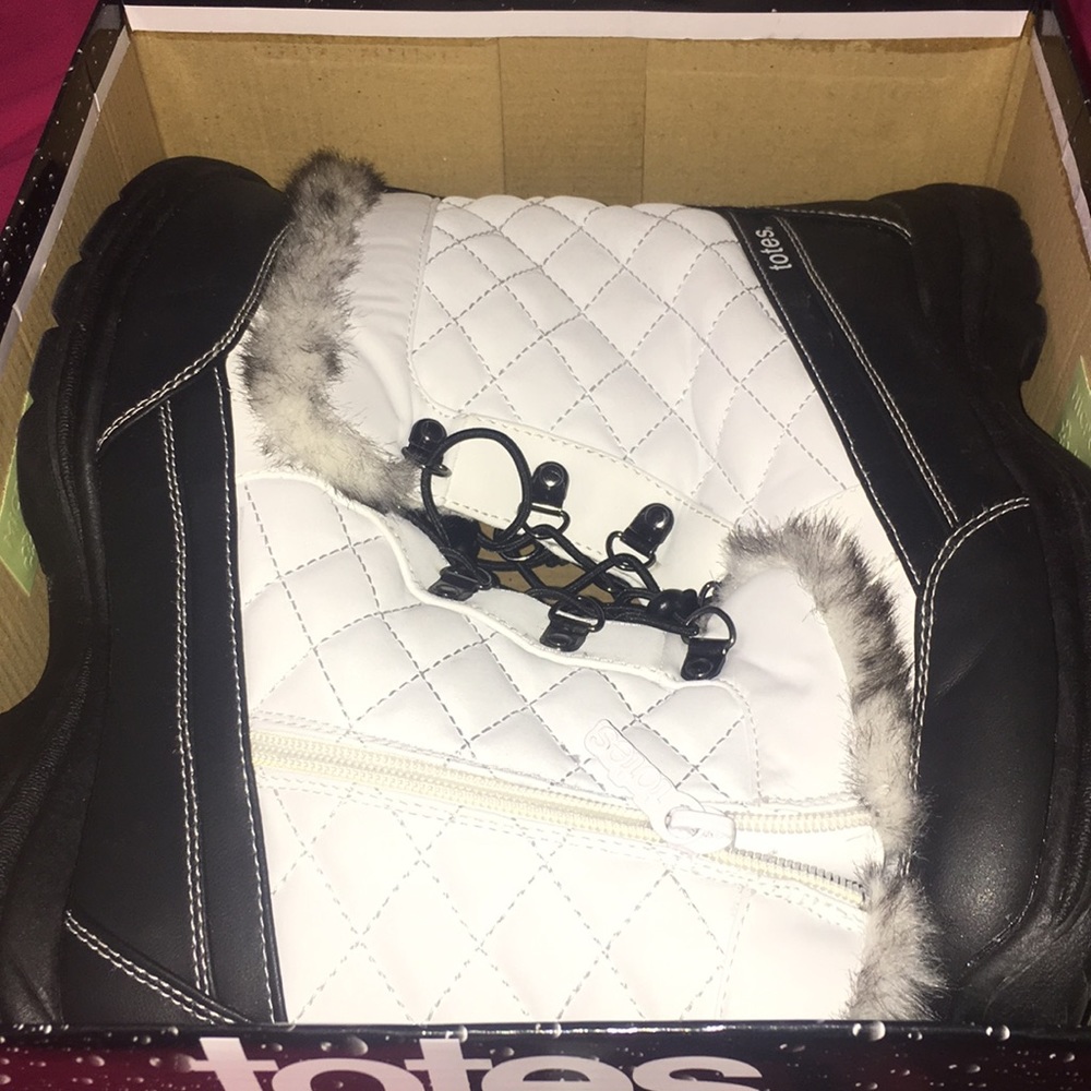 NWT Fashionable winter boots